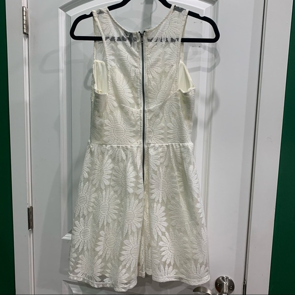 white lacy dress - Picture 2 of 6